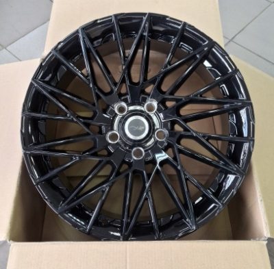 LIZARDO 303 18x8 5x114.3 ET45 DIA67.1